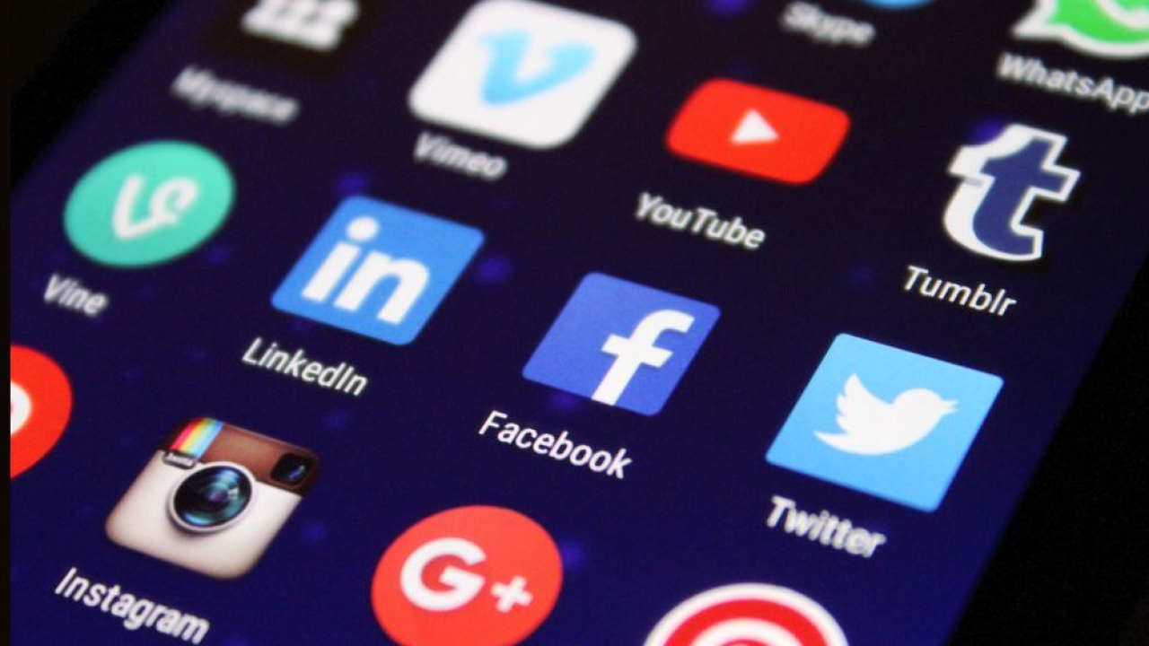 Social Media Manager e intelligenza artificiale: boom di utilizzo, zero analisi dell'impatto reale