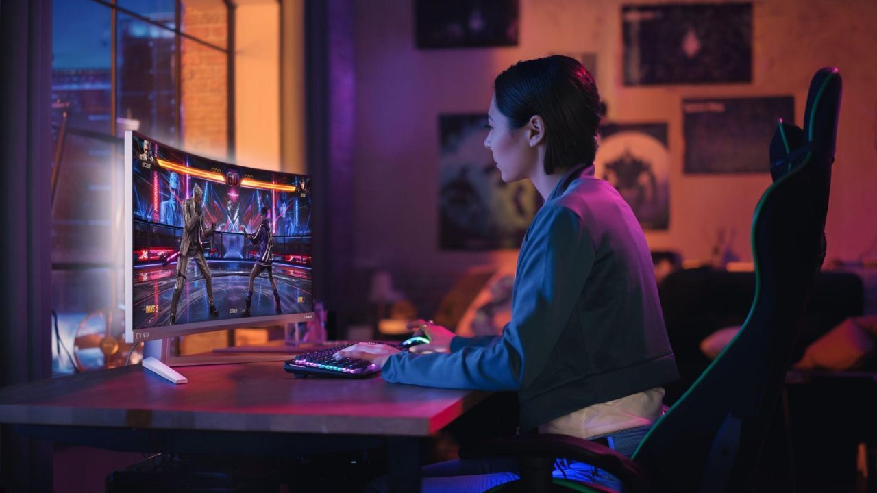 Gaming ultrawide e tecnologia QD-OLED per il nuovo monitor Philips Evnia
