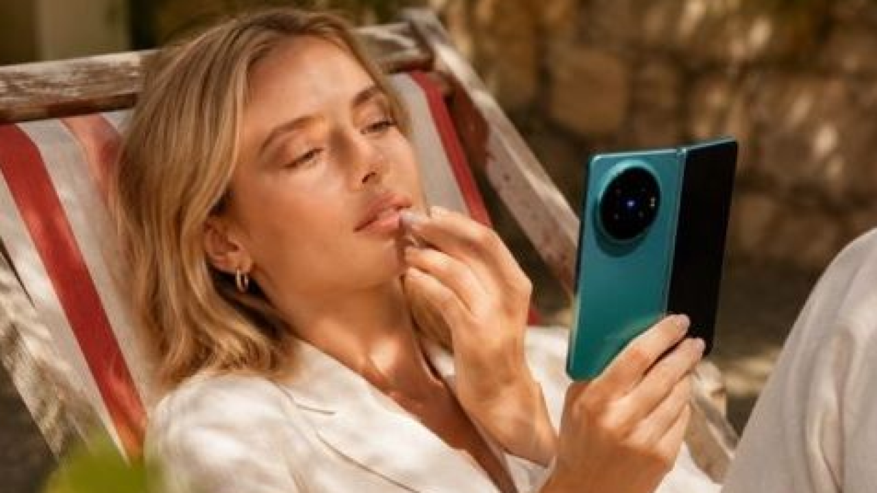 Il nuovo pieghevole vivo X Fold6 arriva sul mercato italiano unendo design di fascia alta e ottiche ZEISS avanzate