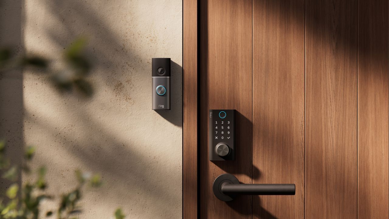 Addio chiavi e batterie scariche con il nuovo smart lock di Ring dotato di ricarica manuale