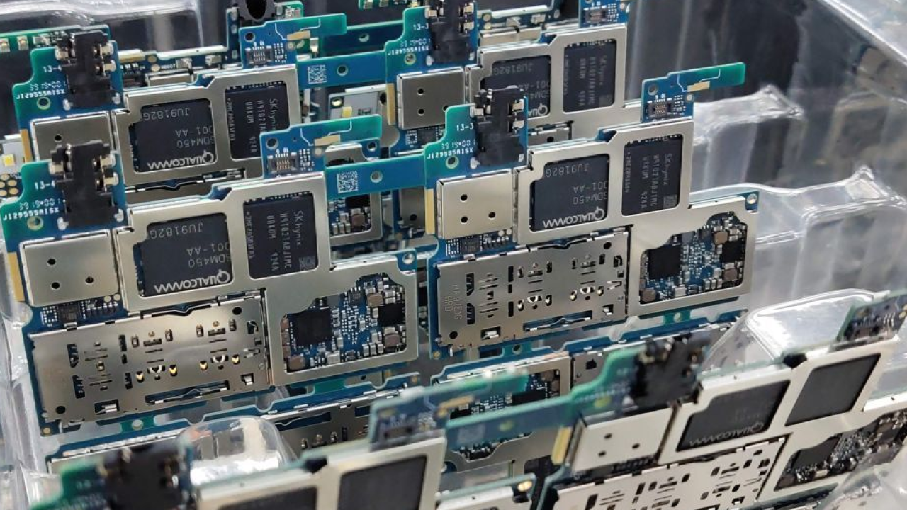 Report Omdia, la crisi dei componenti affonda gli smartphone: -20% nel terzo trimestre 2026