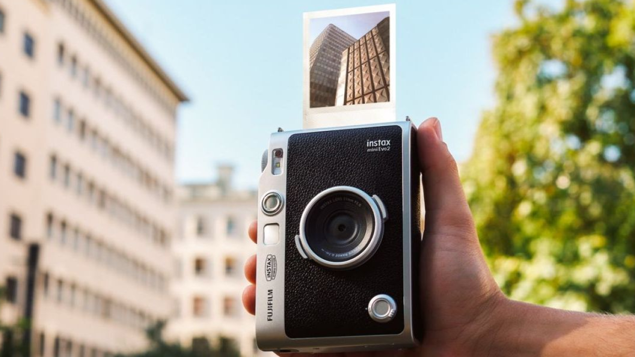 Da Fujifilm arriva Mini Evo 2 con controlli touch, effetti vintage e supporto per i video